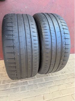 Set of 2 nice Pirelli p-zero  285/40/20 ( We install & balance)