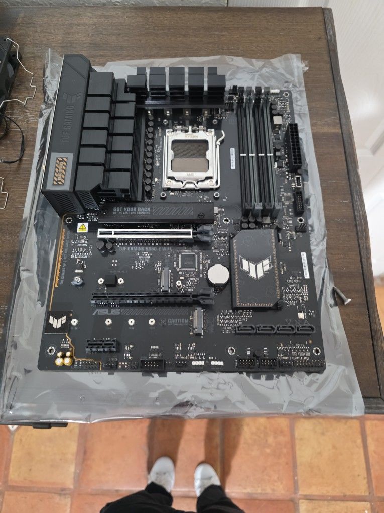 ASUS TUF GAMING B650E-PLUS WIFI AMD B650 ATX