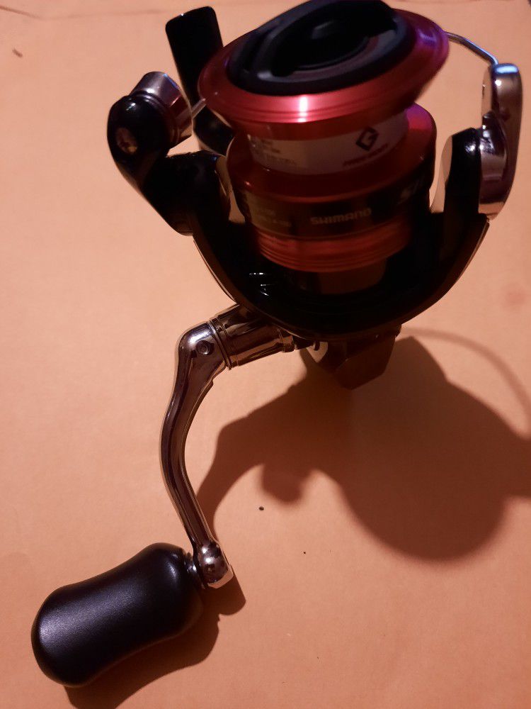 Shimano Sienna 500 FG Spinning Fishing Reel - Brand New, Never Even Had Line On It.