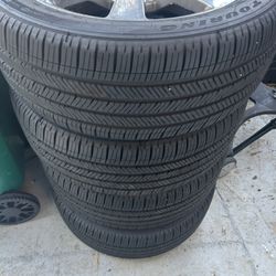 Set Of 4 Wheels Off A GMC Denali