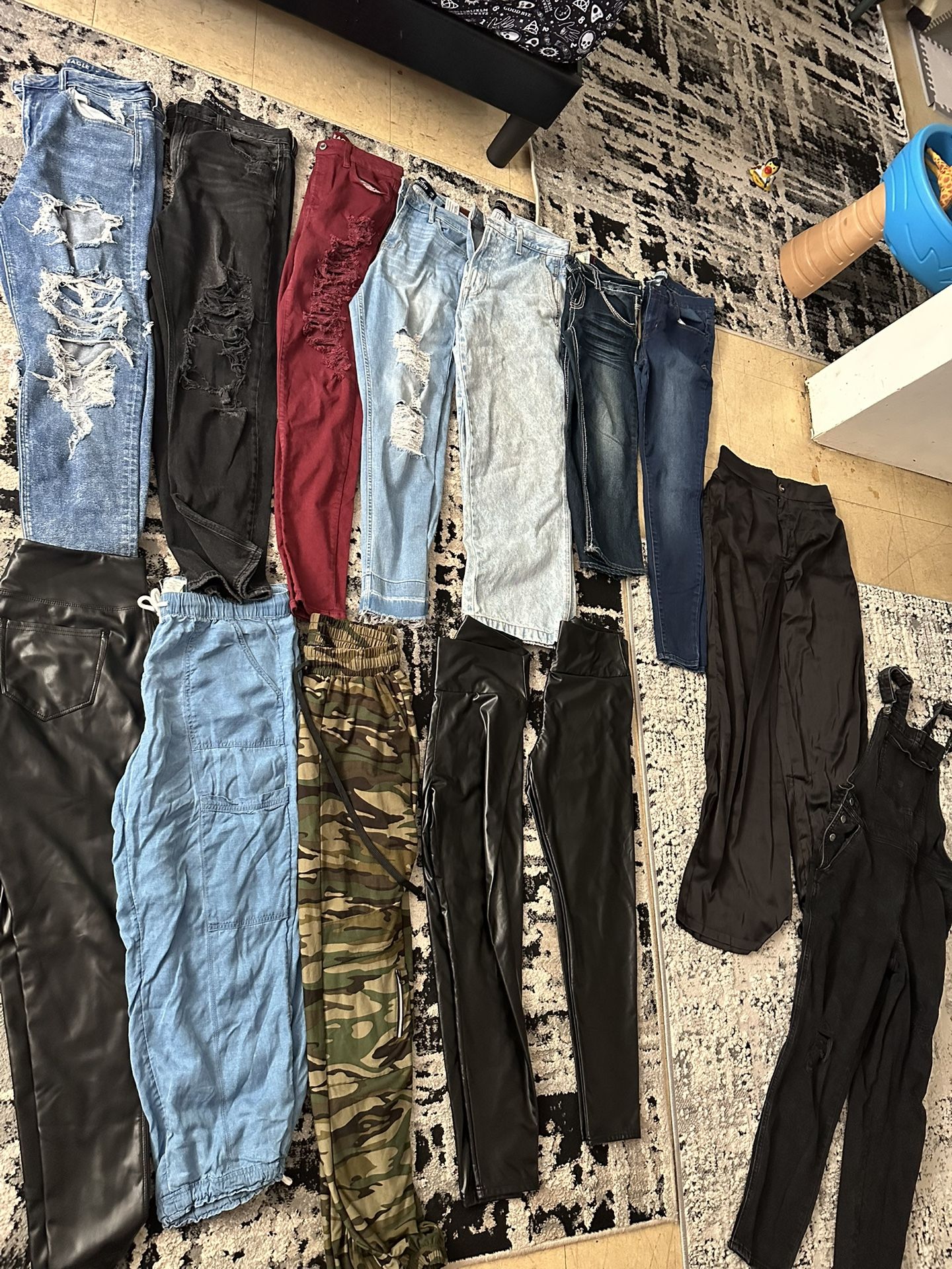 Large Bundle Of Women’s Pants Jeans Leggings Joggers Size Large 10/12