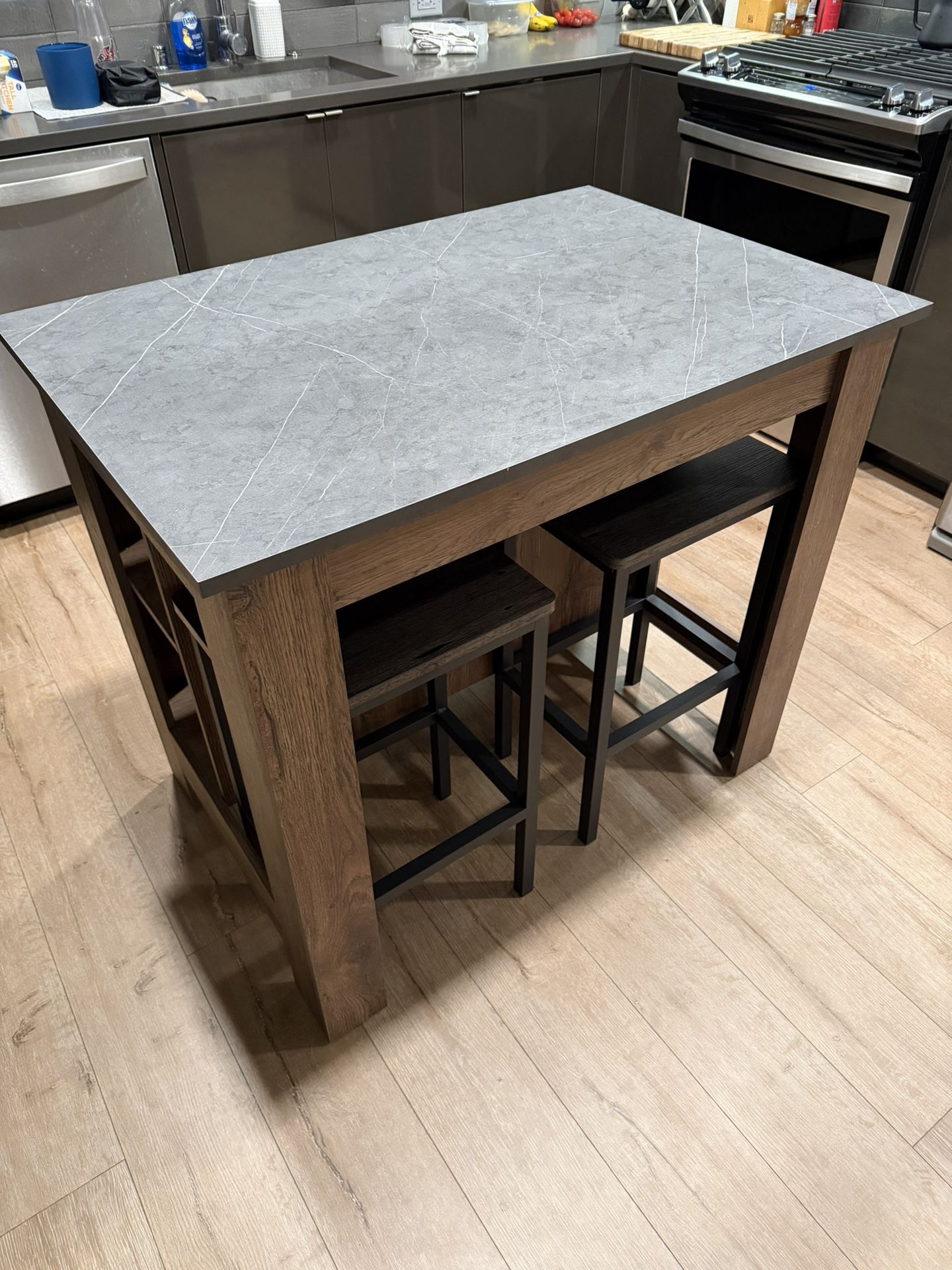 Kitchen Island With Barstools