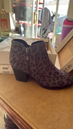 Gray leopard boots