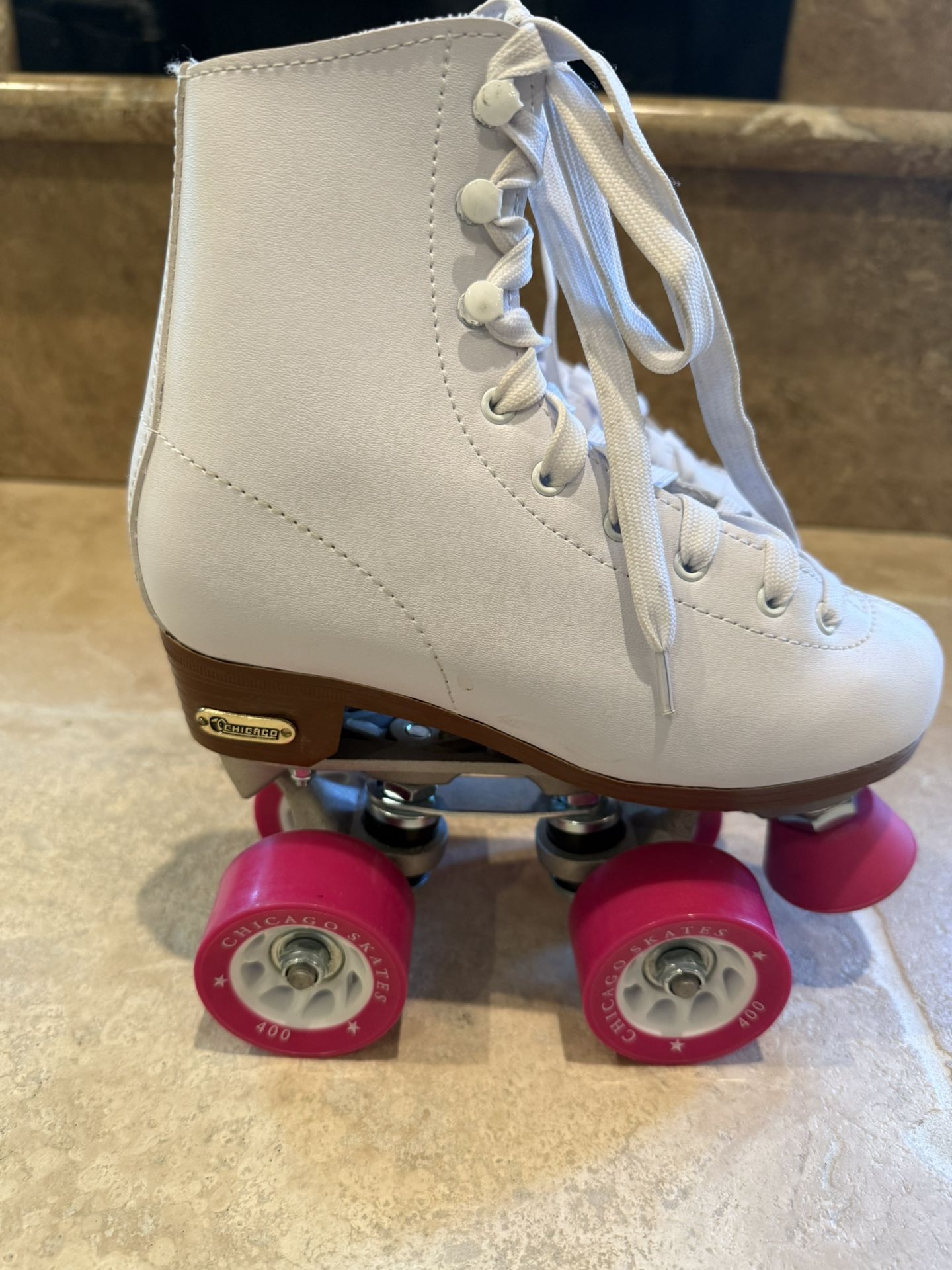 Girls/ladies Roller Skates Size 3 Like New