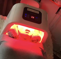 LED LIGHT THERAPY ESTHETICIAN 