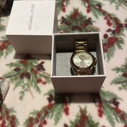 Michael Kors Luxury Chronograph Watch – Sleek & Timeless Design