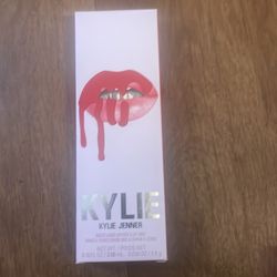 Kylie Jenner Matte Liquid Lipstick & Lip Liner