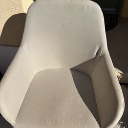 Beige Office Chair – Comfortable & Sturdy (Target) PICK UP ONLY