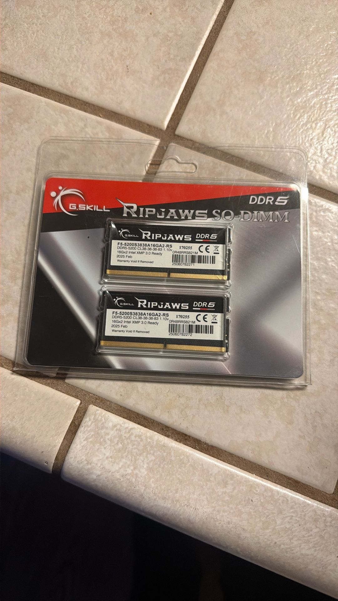 G.SKILL Ripjaws DDR5 SO-DIMM Series DDR5 RAM 32GB (2x16GB) 5200MT/s CL38-38-38-83 1.10V Unbuffered Non-ECC Notebook/Laptop Memory SO-DIMM