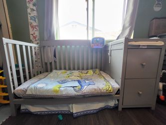 Delta children crib / toddler bed