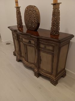 Mueble Y Adornos De Lujo