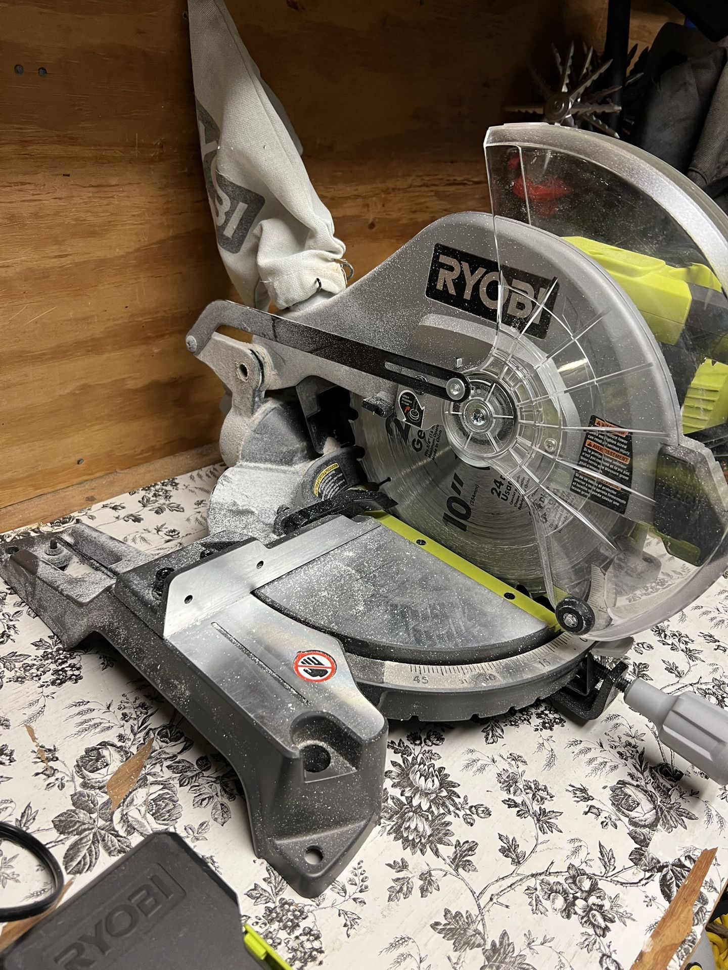 Ryobi Compound Miter Saw with LED Cutline Indicator
