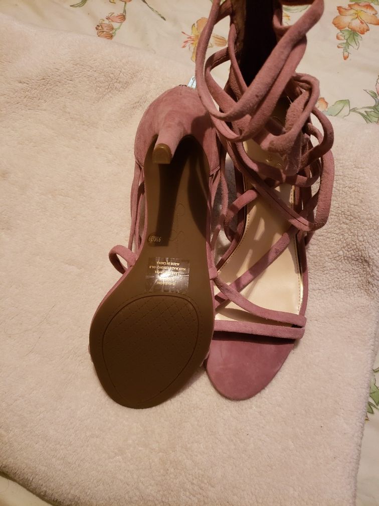 Jessica Simpson heel size 9