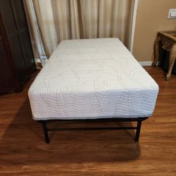 Twin Size Bed / Cama Individual