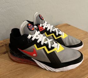 Nike LeBron XVIII Sz 12