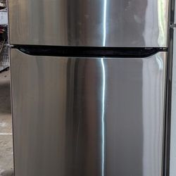 **Great Buy**LG 23.8 cu ft Top Freezer Refrigerator 