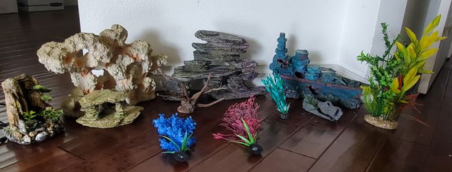 Large Aquarium Decor Bundle – Shipwreck, Rocks, Plants, Driftwood, More
