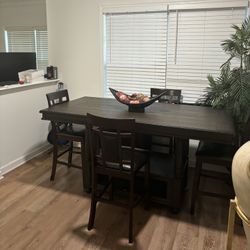 5 Pc Dining Room Set For $600