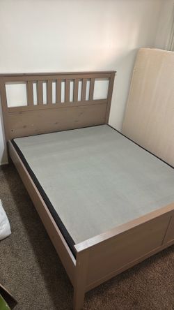 Queen beed frame and box spring