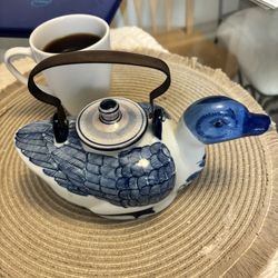  Vtg Hand Painted  Blue And White Floral Decorated Peking Duck  Pot In New Condition