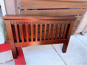 Wooden twin Bed. Great condition