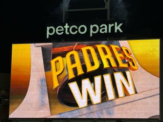 Padres Dodgers Field level