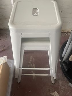 24” Counter Height Stools (2, White)