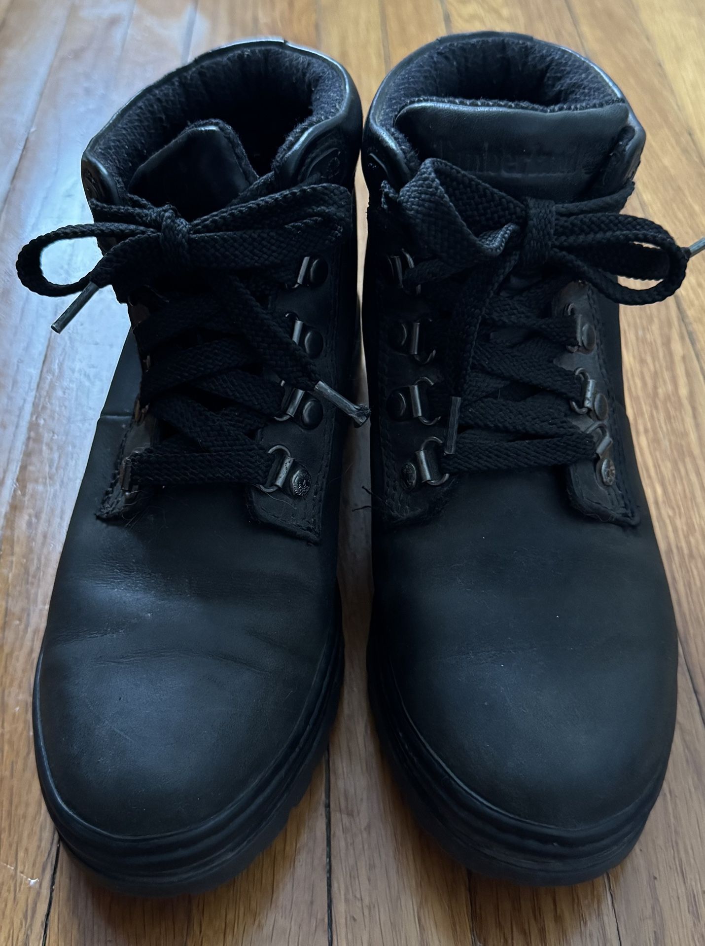 Timberland Men’s Black Leather Lace Up Ankle Boots, size 6