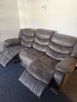 Mathis brothers couch Recliner