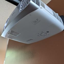 BenQ HT2050a Projector + Screen and Mount