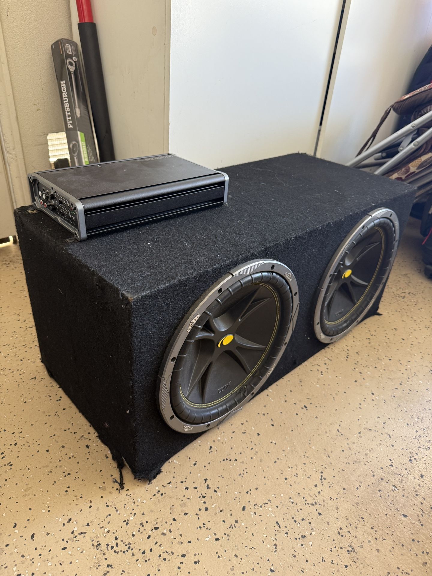 Kicker 2x 12” Subwoofer/Amp Combo