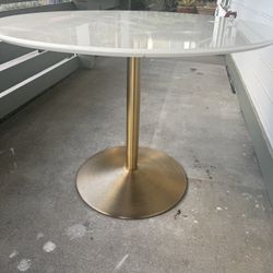 Round Dinning Table - 39”