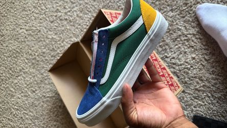Yacht club vans