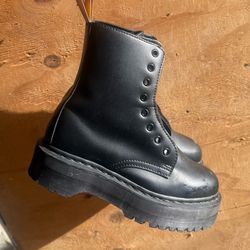 Dr. Martens Jadon 8