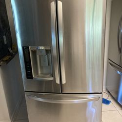 LG French Door Frig For Parts Model Listed In Photos