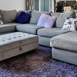 Gray sectional couch (Available for pickup on April 27th)