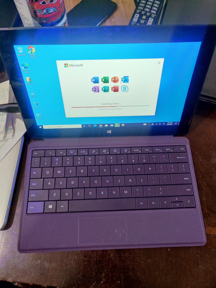Microsoft Surface Pro 2 Intel Core i5-4300U@1.90Ghz, 8gb Ram, 256GB SSD, Windows 10, Microsoft Office Package. Battery holds good charge. Comes with c