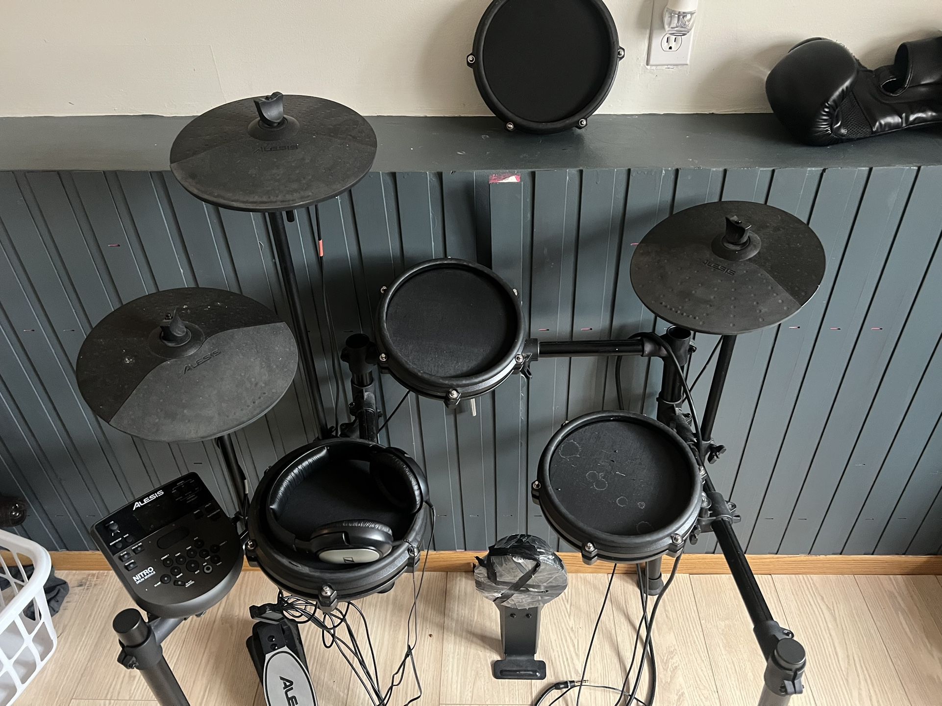 Alesis Nitro Mesh Electric drum kit