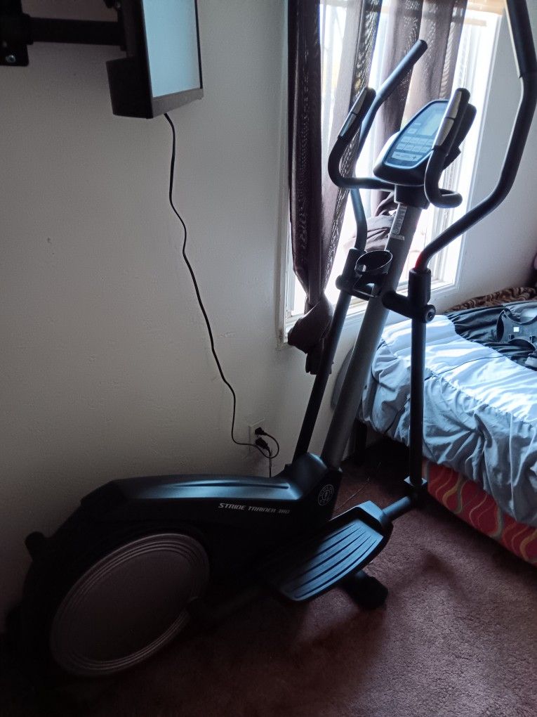 Gold's Gym Elliptical