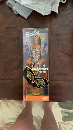 Barbie - MASKerade Party Brunette 2002 New in Box