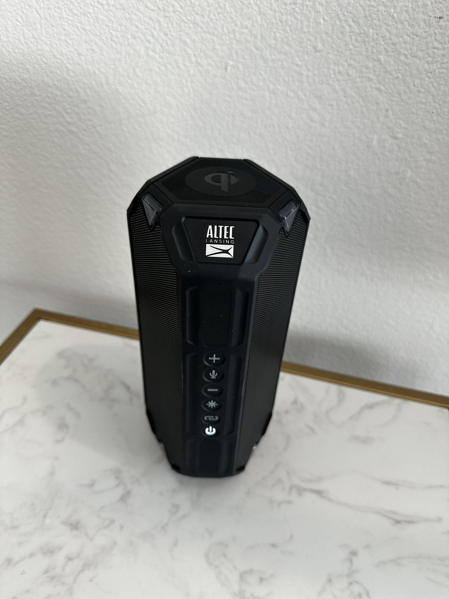 Waterproof / Shockproof Bluetooth Speaker