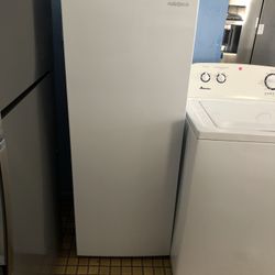 Upright Freezer Insignia 