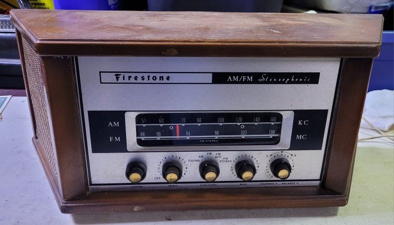 Firestone Stereophonic AM/FM Radio Model No 4-A-241 Code No 438-2-1715 Works