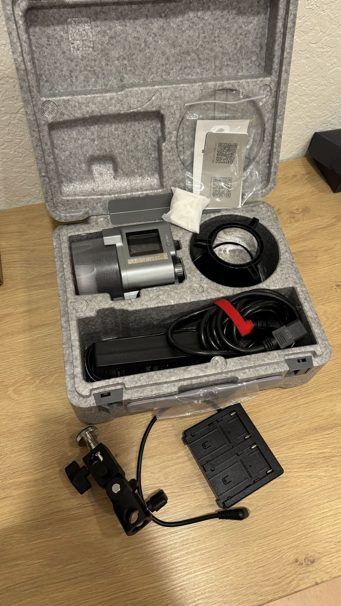 amaran COB 60d S Bi Color LED Monolight