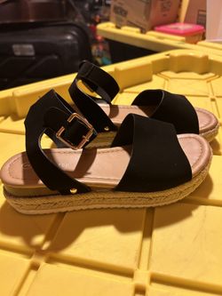 Girls Shoes $15 Very Good Conditions 