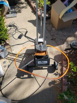 Duvall skeet shooter complete setup with top loader,foot pedal,25' extension for pedal, and 2) very good 12 volt batteries  charged and ready.