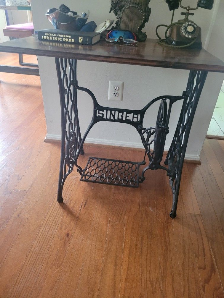 Singer Table