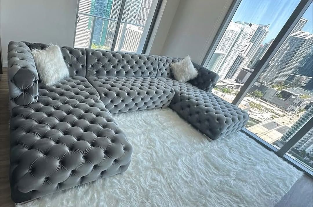 For sale - Upholstered sectional, velvet upholstery!!! Ask for price!!! Preguntar Por Precio