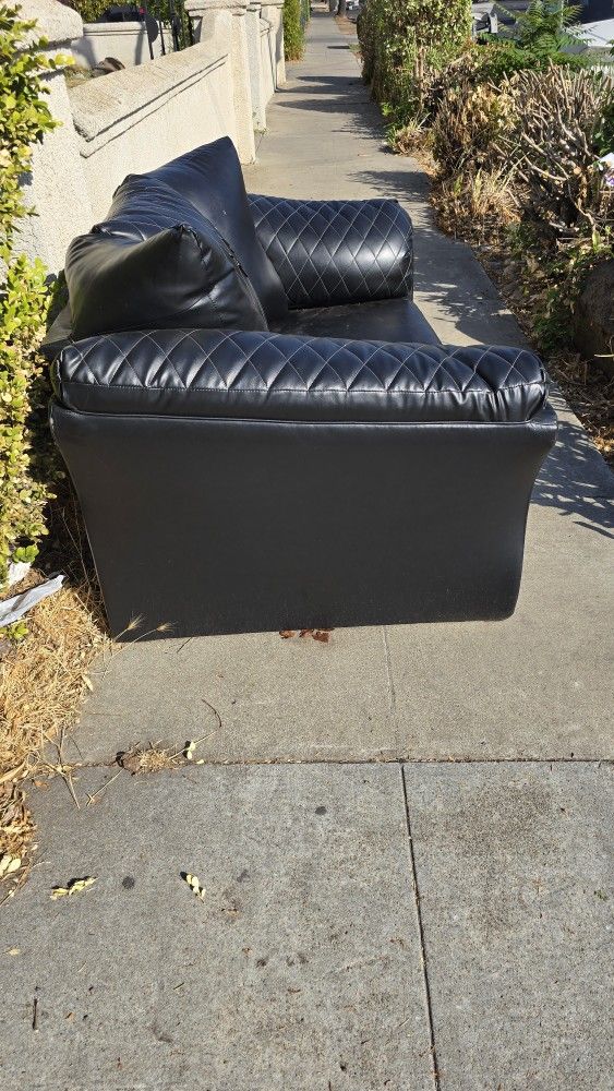 Free Love Seat (2 Seater Couch)