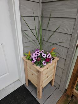 CEDAR PLANTER BOX 